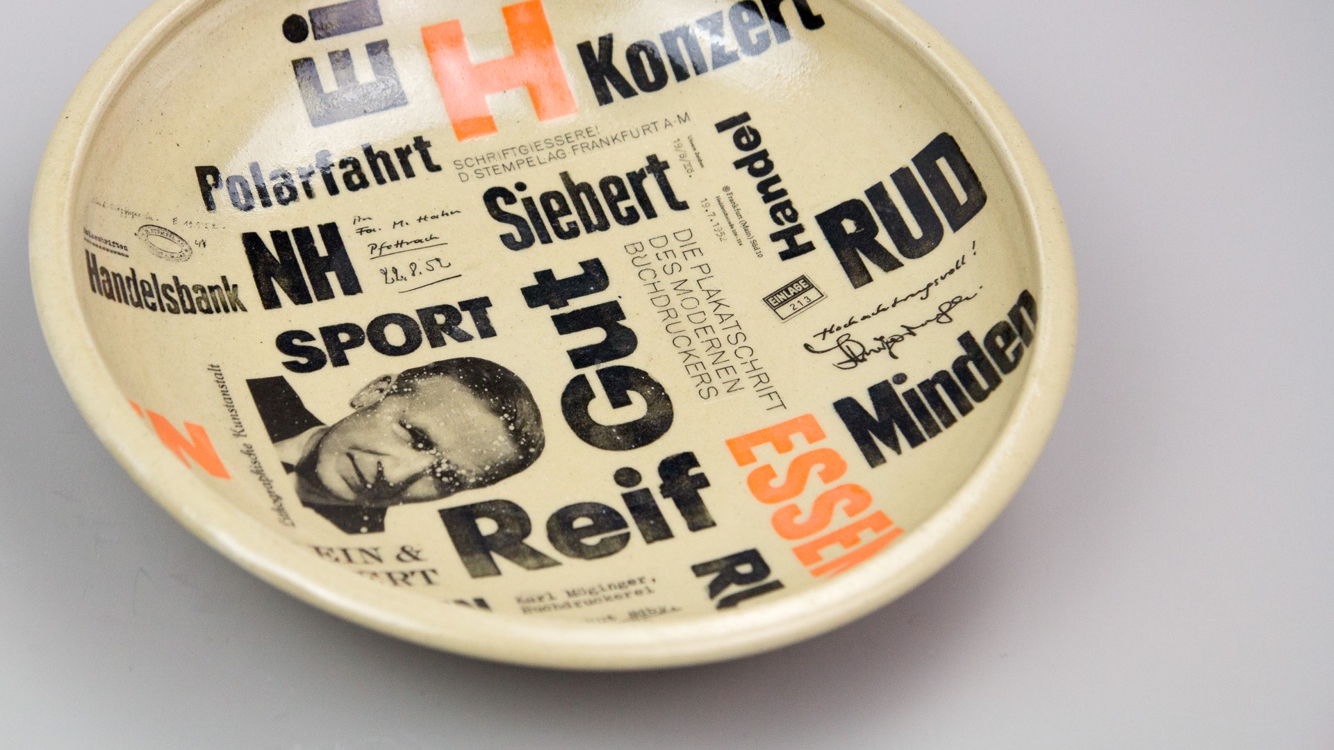 PLAK | Keramik und Typographie | Schale | Funktion 2019